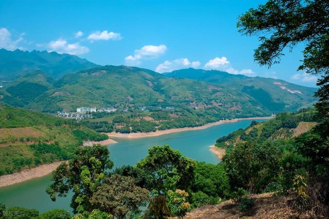 广州人扎堆云南红河：名义旅游却不逛古城不赏梯田，究竟想干嘛？