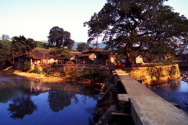 外地人看不懂，重庆人戒不掉：北碚偏岩古镇的河流长出了麻将桌