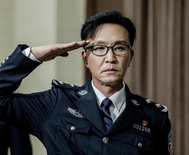 原来不是演的！这5位演员竟然全是真警察，最后一位还是“警花”