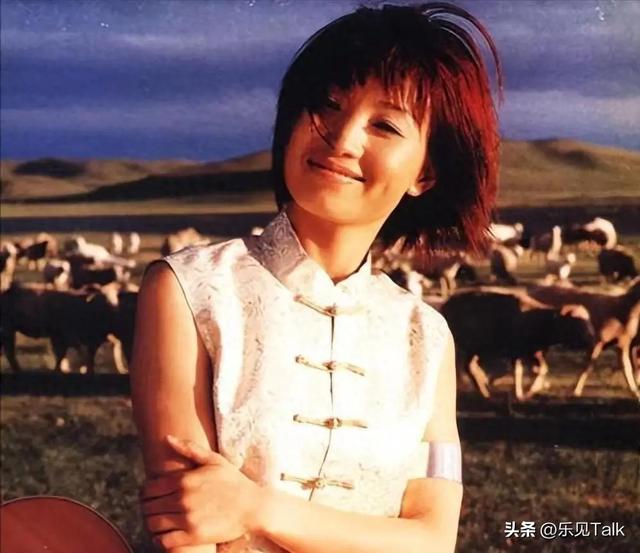 连上5次央视春晚，私下和恩师同居，却被骗流产，如今57岁仍单身