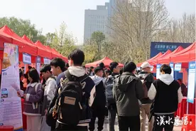 带岗引才！百家企业唱响“南襄双城记”图片