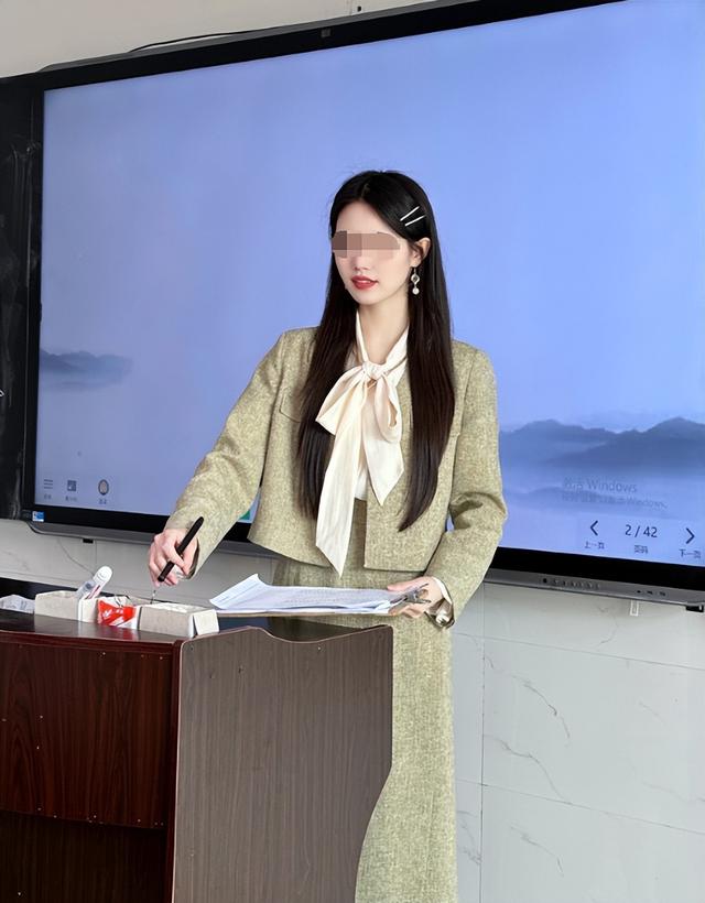 老婆是英语老师，校长天天找她麻烦，那天我去接她，校长当场愣住