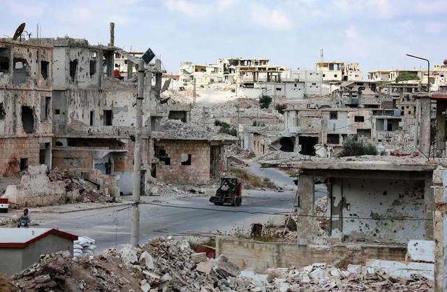 8个师一夜之间撤干净，700人阵亡，以军空投，叙利亚被朱拉尼分裂