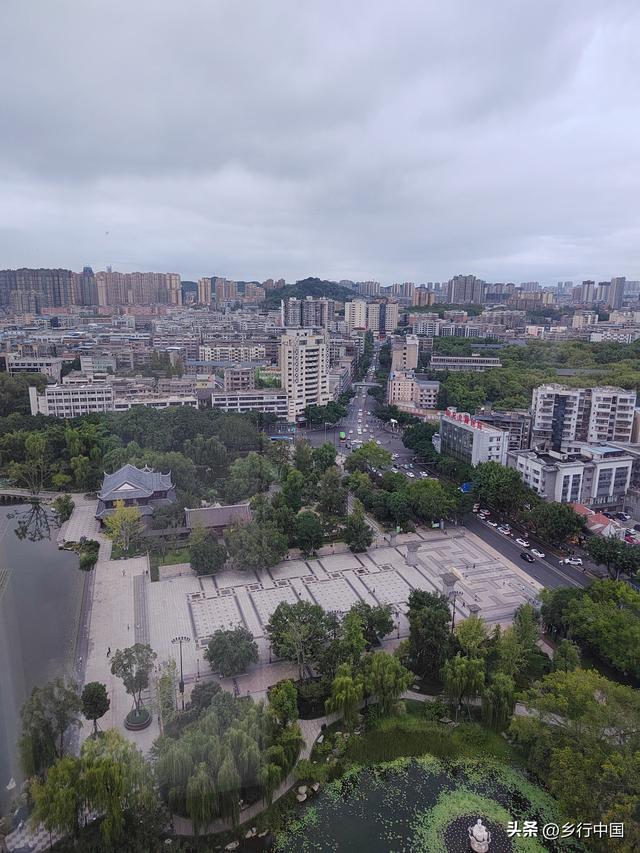 打卡北湖公园：读懂南充的文化密码与生活温度/乡行中国走进南充