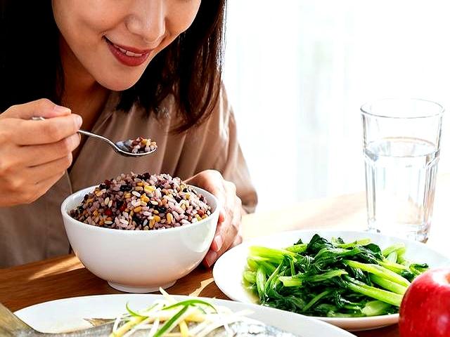 无意中发现的“饿两顿”定律，体重从145减到110，掉秤太快了！