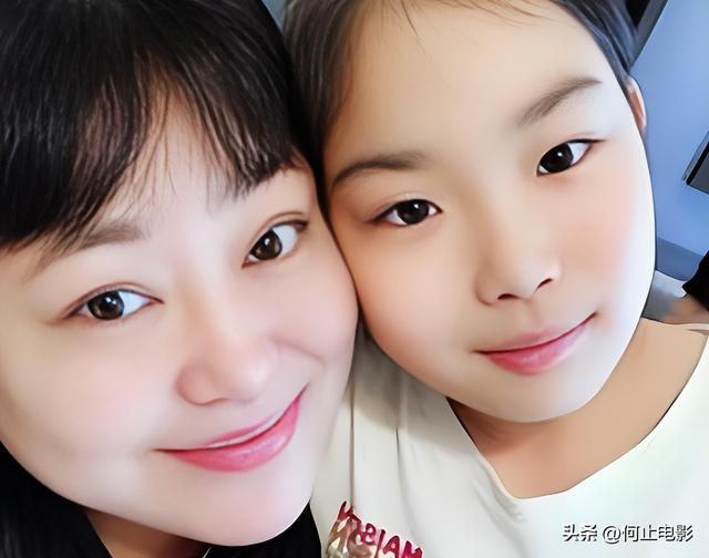 经历三次婚姻，老公一个比一个小，如今患癌，53岁与女儿相互依靠