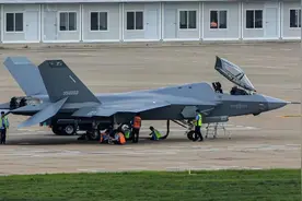 美媒：中国歼-35又出改进型，“一机四用”其实是中国版F-35！图片