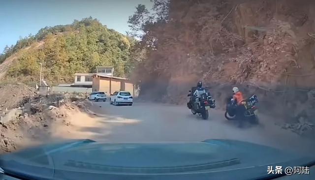 年初二看了场真人版《飞驰人生4》,摩旅路上远离他人,还真没错