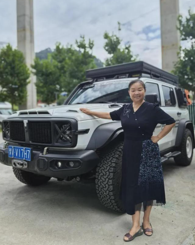 相由心生！61岁苏敏自驾游5年后简直不敢认，网友：这16万花得值