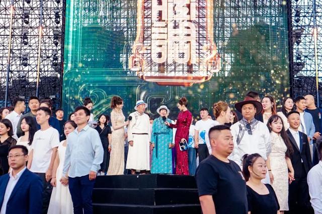 “东方腔调 一生所爱”2025太仆寺旗·钻石小镇珍爱见证礼@情歌会浪漫上演