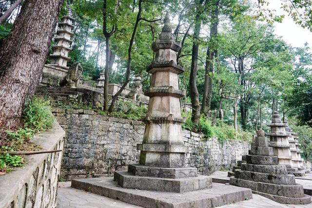 贵阳黔灵山公园，亲子游玩的好去处，这里有近距离撸猴的绝佳地点