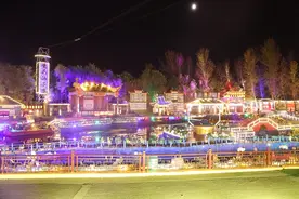 火树银花！长春莲花岛影视基地焰火狂欢夜图片