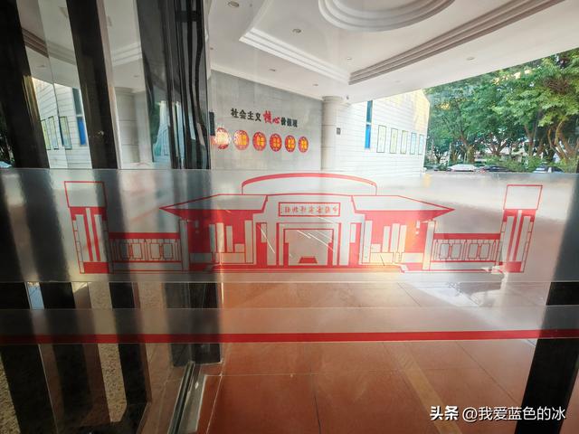 参观梅州市华侨博物馆