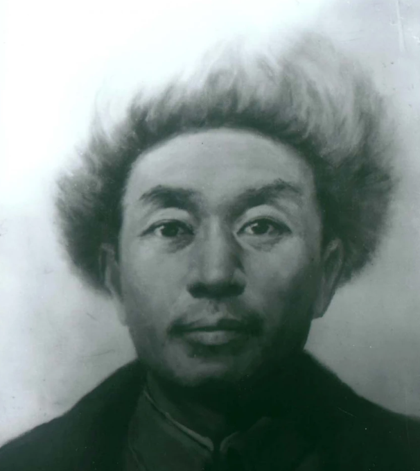 赵尚志牺牲，汉奸踢了踢他的脑袋，旁边叛徒给他一耳光：你没手吗