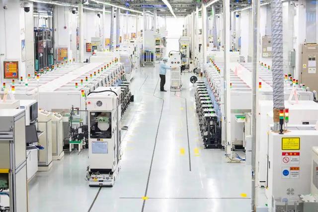市值暴增6000亿!富士康“不喂饭”了，甩卖美国工厂回归中国
