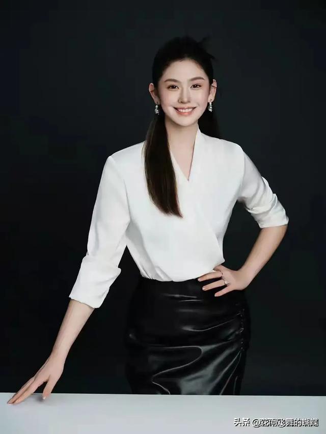 江苏徐州大学一校花，眉清目秀，温婉如玉，美到犯规，太迷人了