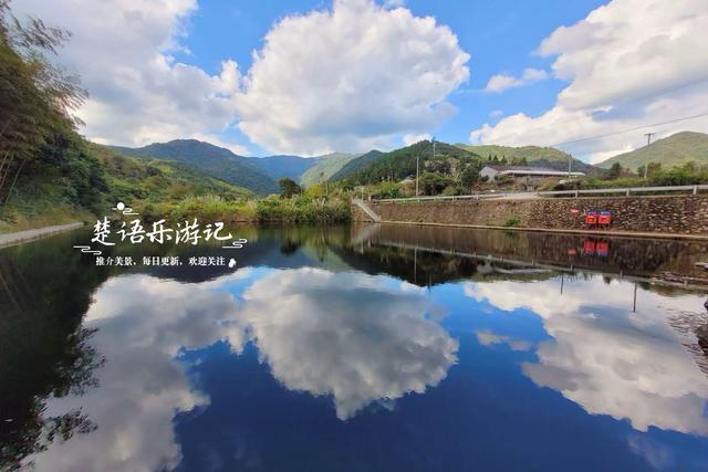 宁波宁海的10公里长溪，不仅是绝美玩水胜地，秋季的风景也很秀丽