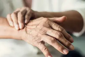 缓解紧张手抖的几个小方法图片