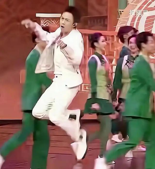 不到2天,央视2次发文宣布春晚新动作,网友:这次终于要听劝了