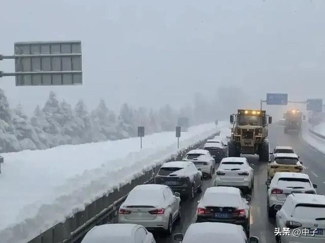 暴雪困万人，老君山泡面50元？景区硬核退款，全网炸锅！