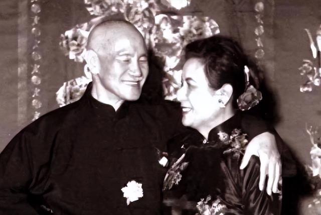 宋美龄称蒋介石“达令”是什么意思？