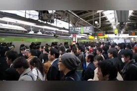 东京的地铁到底有多拥挤？看了它每年的客运量就知道了！图片