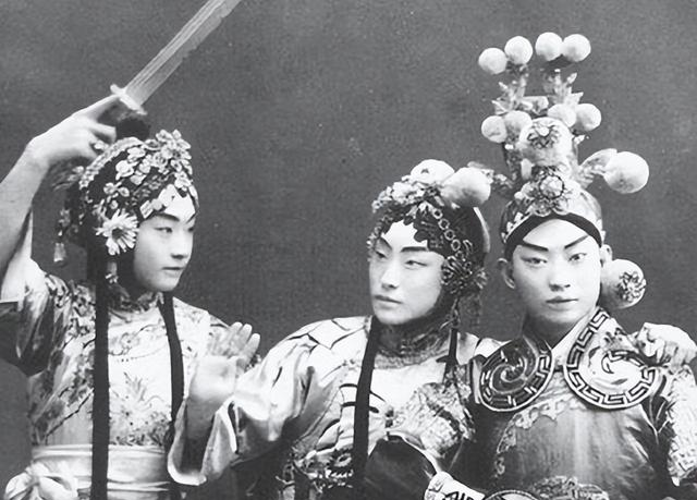 她是中国第一美人！五位总统追她却隐居农村守寡！死后葬八宝山