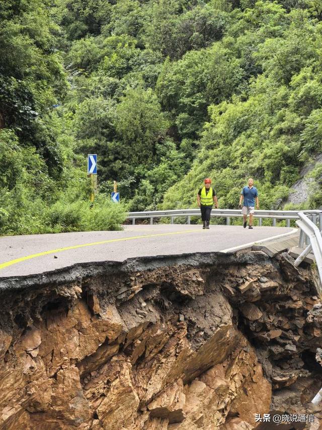 风雨逆行架起“永不消逝的电波” 中国电信完成北京所有受灾通信中断村抢通任务