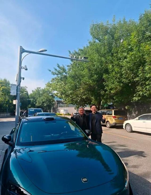 雷军的竞争对手黄仁勋、王传福，为何都成了他的朋友圈？