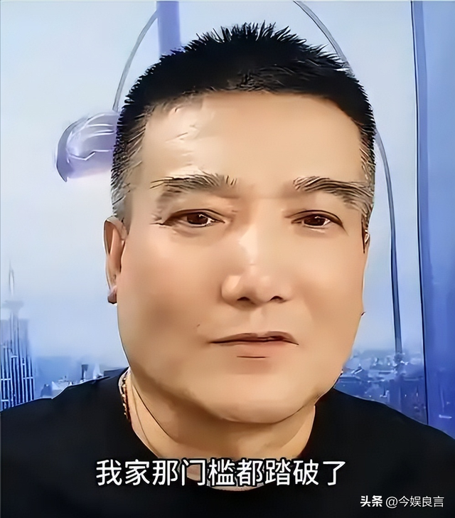 闫学晶没想到，2026年刚开年	，老搭档冯巩就给她上了生动一课