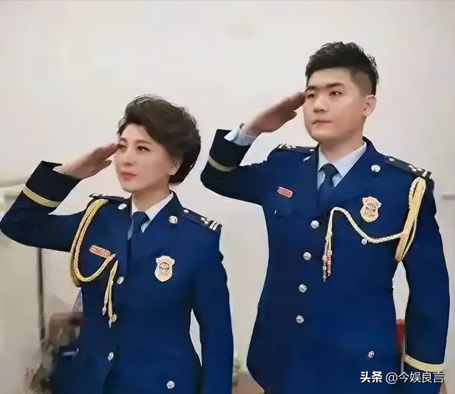 闫学晶没想到，2026年刚开年	，老搭档冯巩就给她上了生动一课