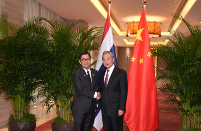 王毅主任的调停，让泰柬心服口服，接下来路怎么选还是得听中国的