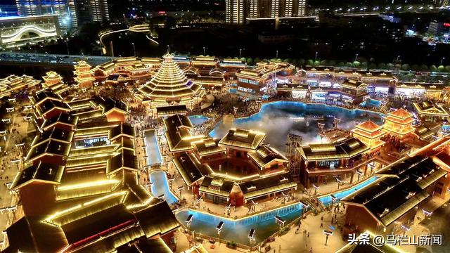 第五届湖南旅游发展大会“一轴三点”重点工程和重点观摩项目——榆树湾·青春广场正式开街迎客