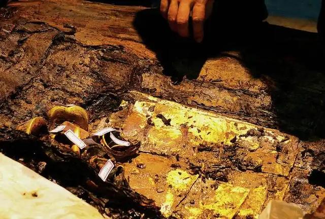 挖疯了！英格兰“宝藏”量创纪录！罗马“耳勺”比黄金还值钱？