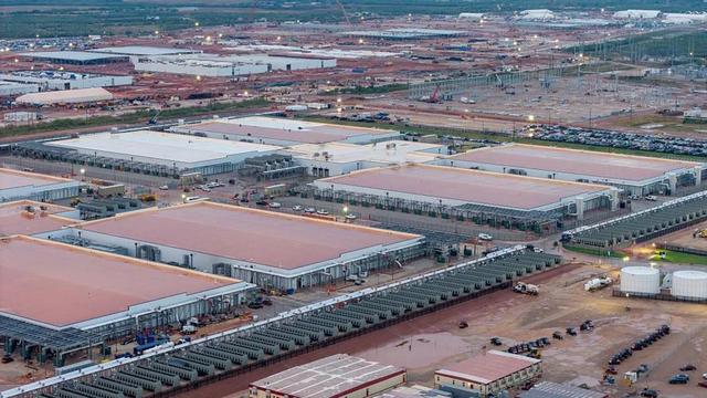 承认泡沫却投5000亿？硅谷AI行业的繁荣与风险