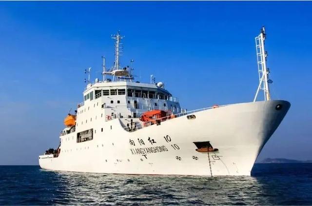中国神秘大船抵达黄岩岛，菲高层向海军下达死命令：不许开第一枪