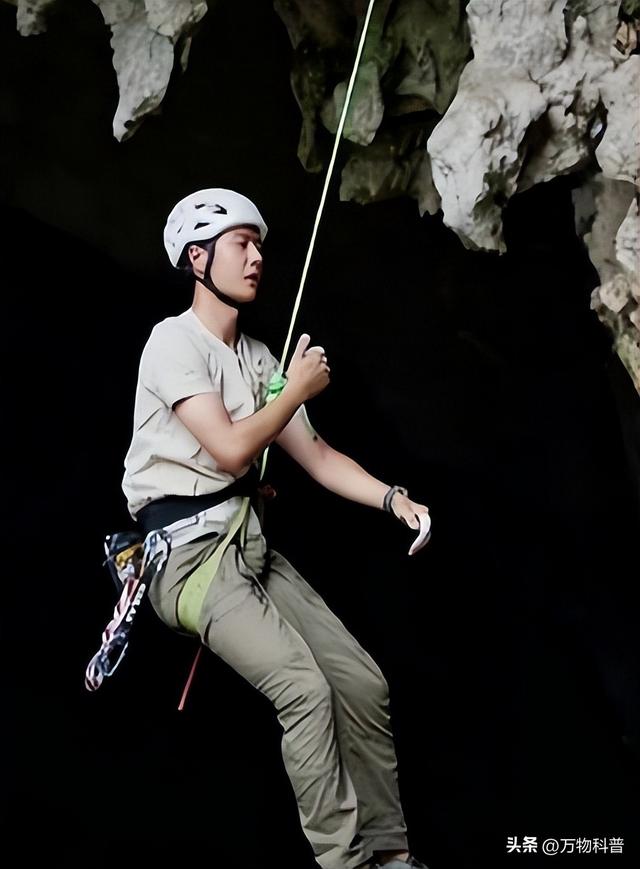 钱再多有什么用？28岁王一博手滑坠海，才懂陈道明那番话的含金量