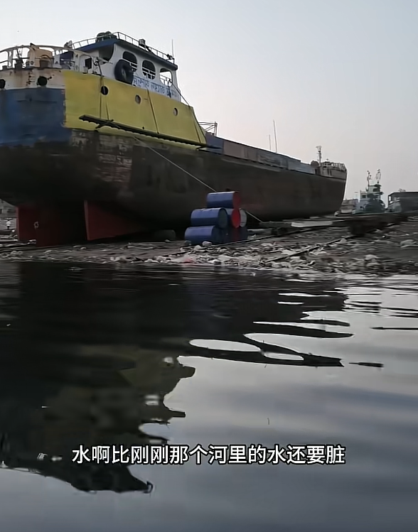 中国小伙在印度干了一杯恒河水，高烧三天全身肿胀，直言千万别喝