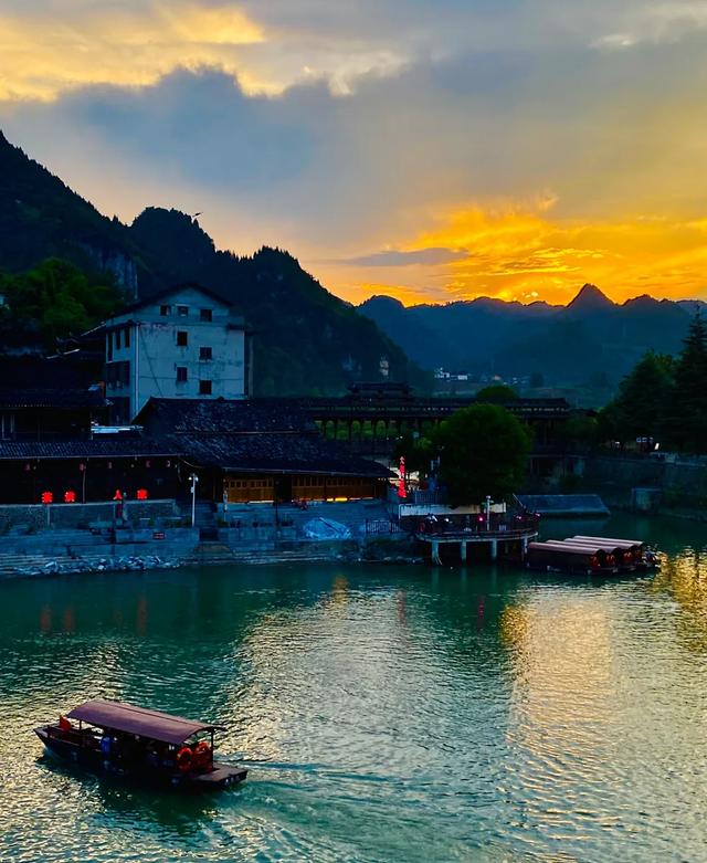 边城印象:一口吃三省 三地闻鸡鸣!