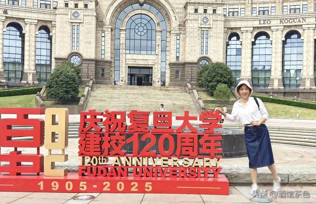 53岁素颜走红，央视名嘴变超龄妈妈，怎么成别人眼中的“奇迹”？