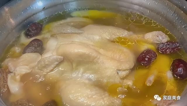 小孩可以喝花胶炖鸡汤吗 2026年花胶煲鸡小孩可以喝吗