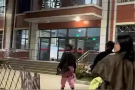 去天水吃麻辣烫的游客订不到房，当地政府安排学生宿舍图片