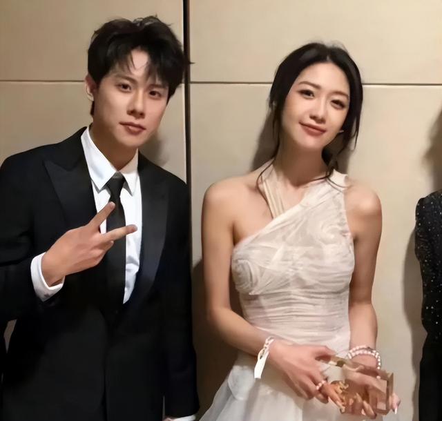 陪玩陪睡不算什么？男明星共享女友曝光后	，两位京圈格格被牵连！