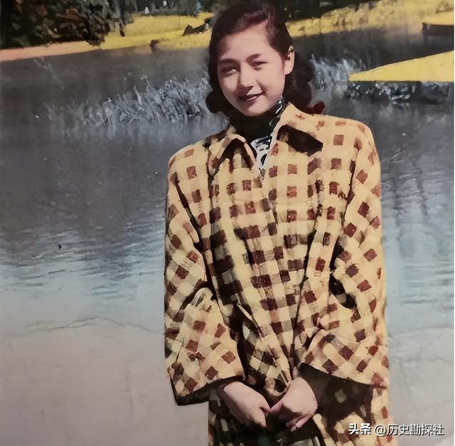 戴笠孙女戴眉曼有多美？长相甜美打扮时髦，与母分别四十年才重逢