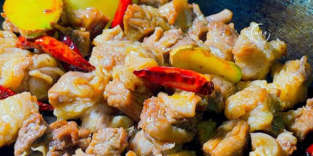 它是牛肉“克星”，炖牛肉加1勺，出锅后软烂入味，没牙也咬得动
