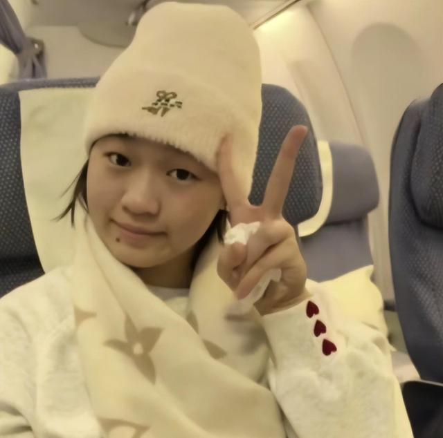 全红婵回归！不见陈若琳接送，长发造型惊艳粉丝围拍现场