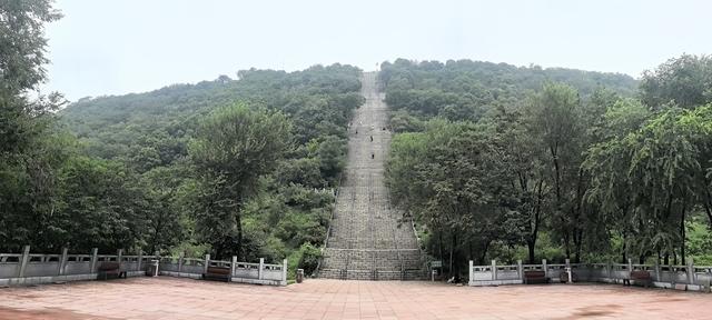 河南平顶山，为什么会选为城市名字？登上山顶，真的是一马平川？