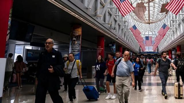 美国多个城市航班出现大面积延误
