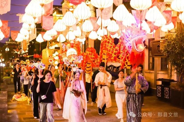 这场“天天见”的非遗夜游，藏着黟县夏夜所有浪漫 | 皖美夏日