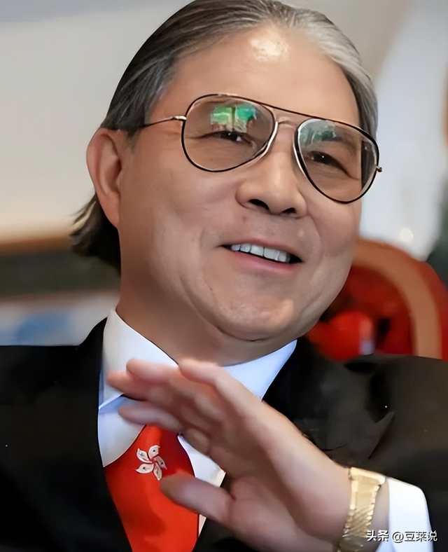 全网恭喜！45岁霍启刚又升职了，级别很高，妻子郭晶晶立了大功！